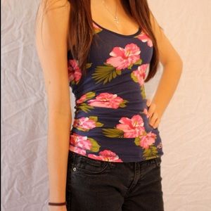 MUST GO- Hollister floral tee